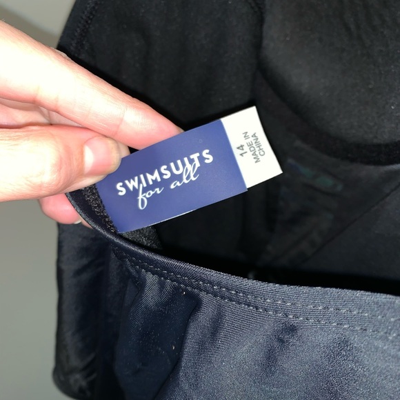 Plus size one piece swimsuit - Picture 6 of 9